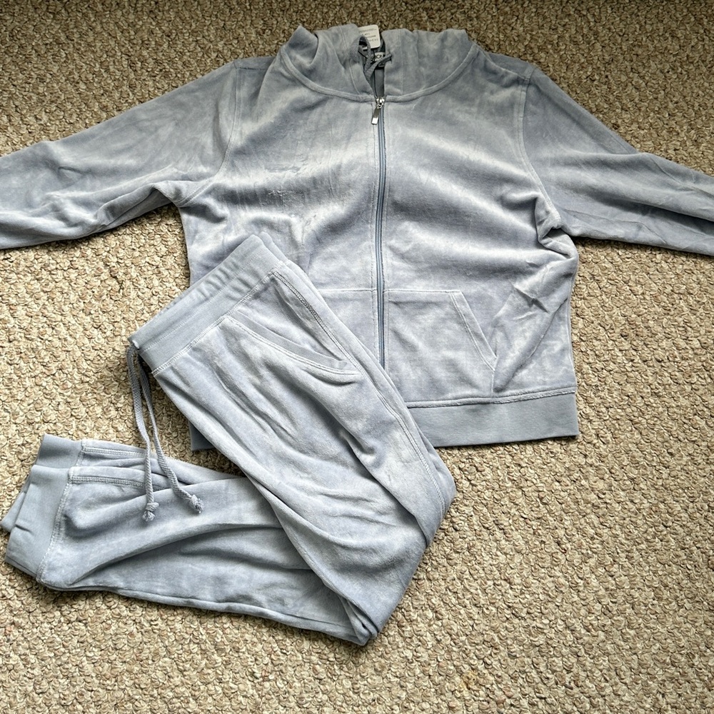 Fashion Nova Blue track suit set in the size Large. Brand New